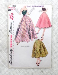 3881 SIMPLICITY 1952 HALF CIRCLE FLARE SKIRT LENGTHS PATTERN 26'' WAIST UNCUT